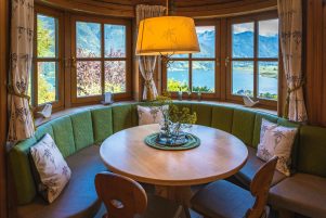 15_Chalet_Crown_of_the_Alps_living_room_3