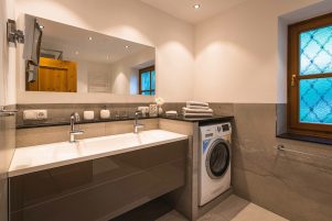 18_Chalet_Crown_of_the_Alps_bathroom_3