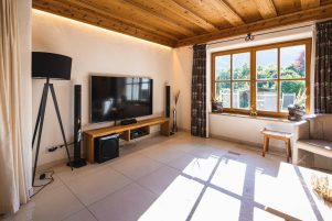 22_Chalet_Crown_of_the_Alps_living_room_4