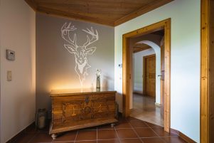 27_Chalet_Crown_of_the_Alps_hallway