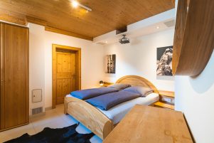 30_Chalet_Crown_of_the_Alps_bedroom_5