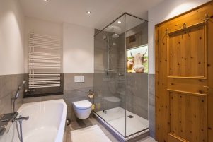 32_Chalet_Crown_of_the_Alps_bathroom_5