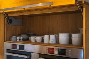 38_Chalet_Crown_of_the_Alps_kitchen_6