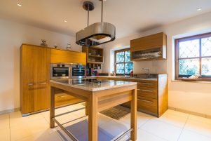 4_Chalet_Crown_of_the_Alps_kitchen